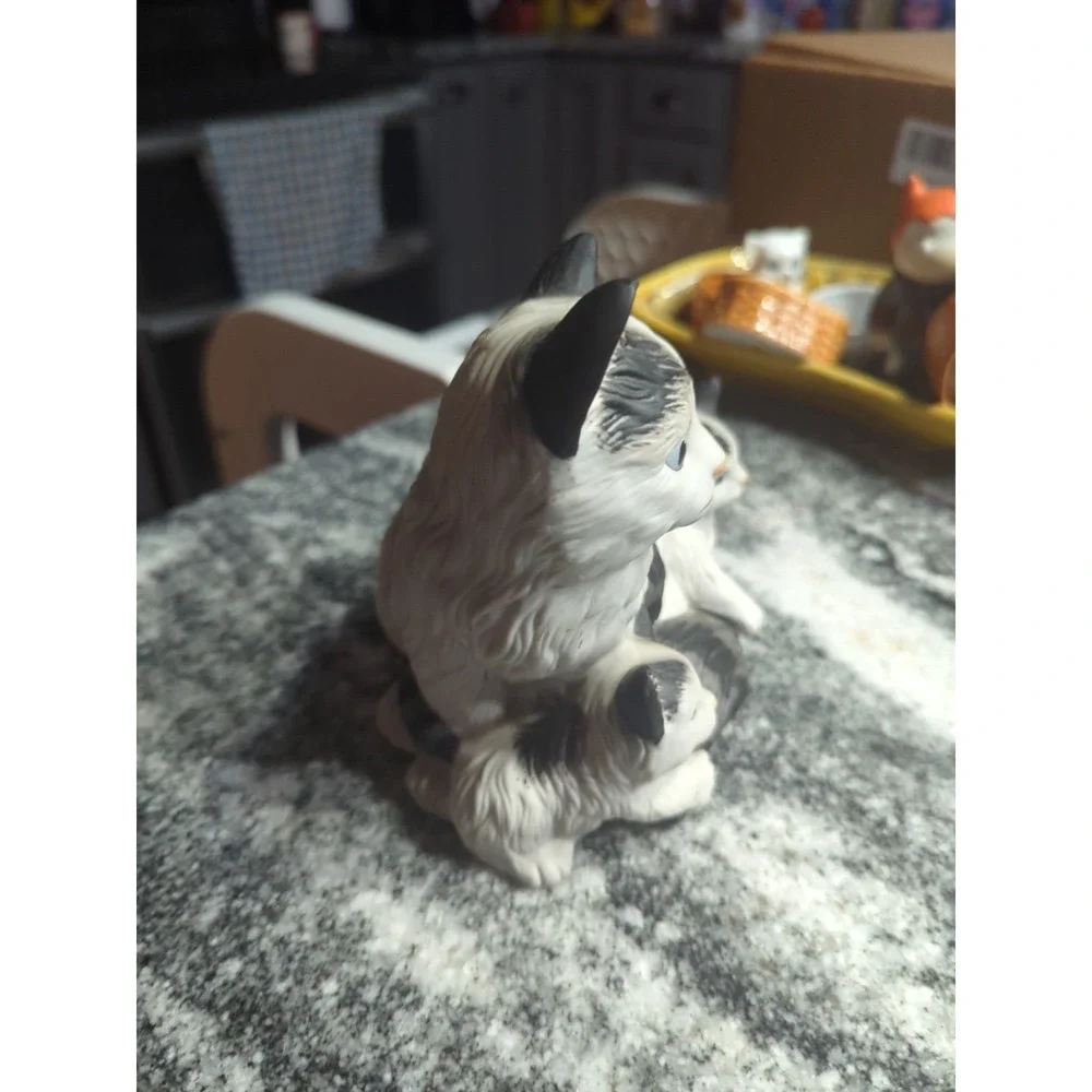 Vintage Homco Porcelain Black White Mother Cat & Kittens Figurine #1412
